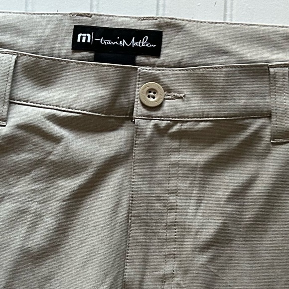 TRAVIS MATHEW mens size 40 beige BECK golf shorts - Picture 5 of 7